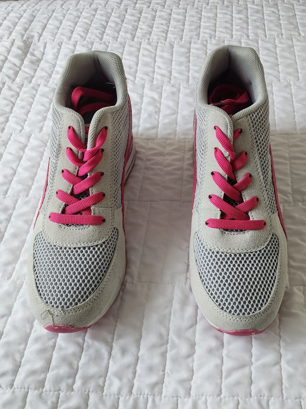 Women’s Gray & Pink Wedge Sneakers Hidden Heel Shoes SIZE 8